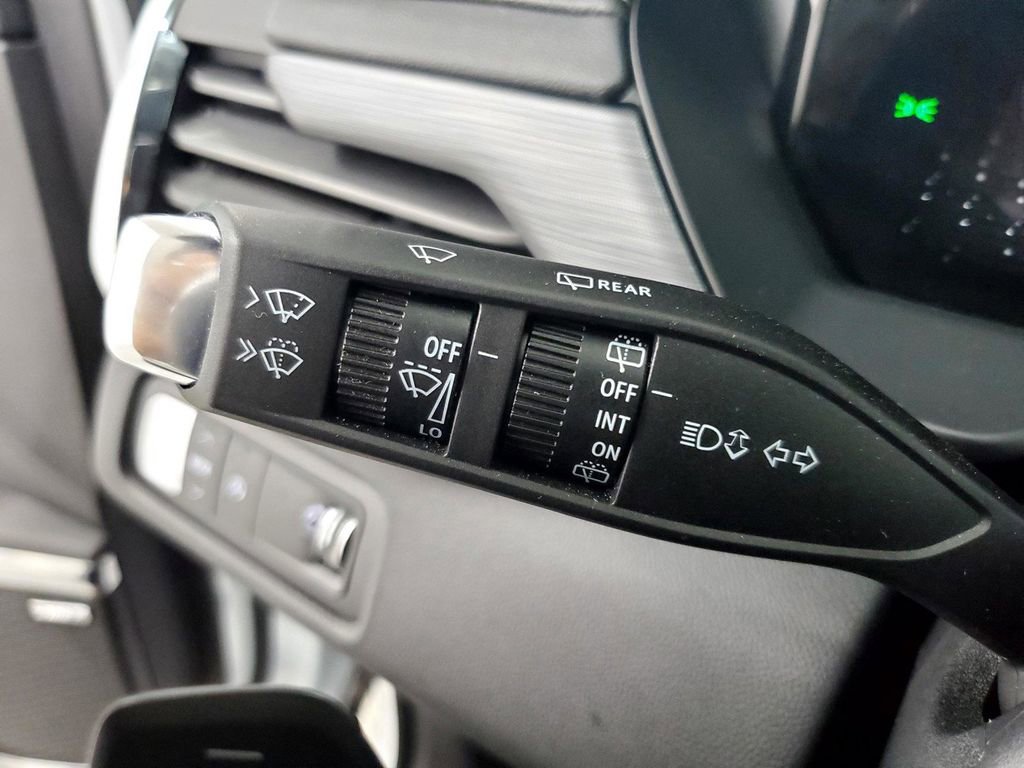 Used 2025 GMC Acadia Elevation image 31