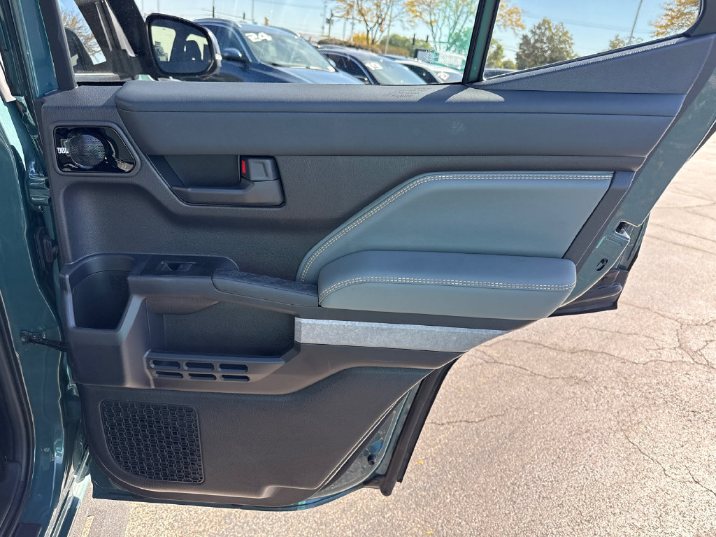 Used 2025 Toyota 4Runner Trailhunter AWD/4WD image 32