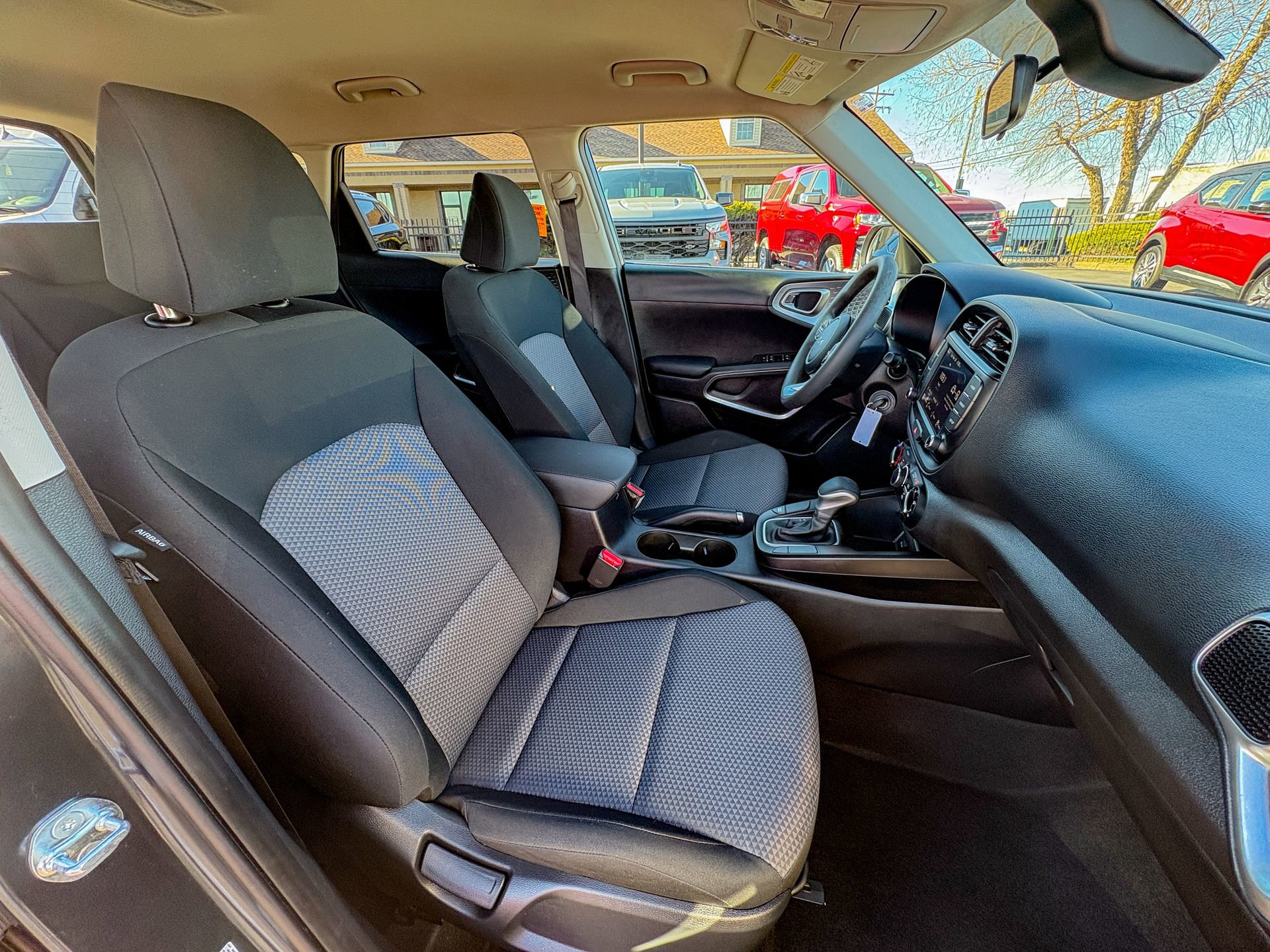 Used 2025 Kia Soul LX FWD image 19