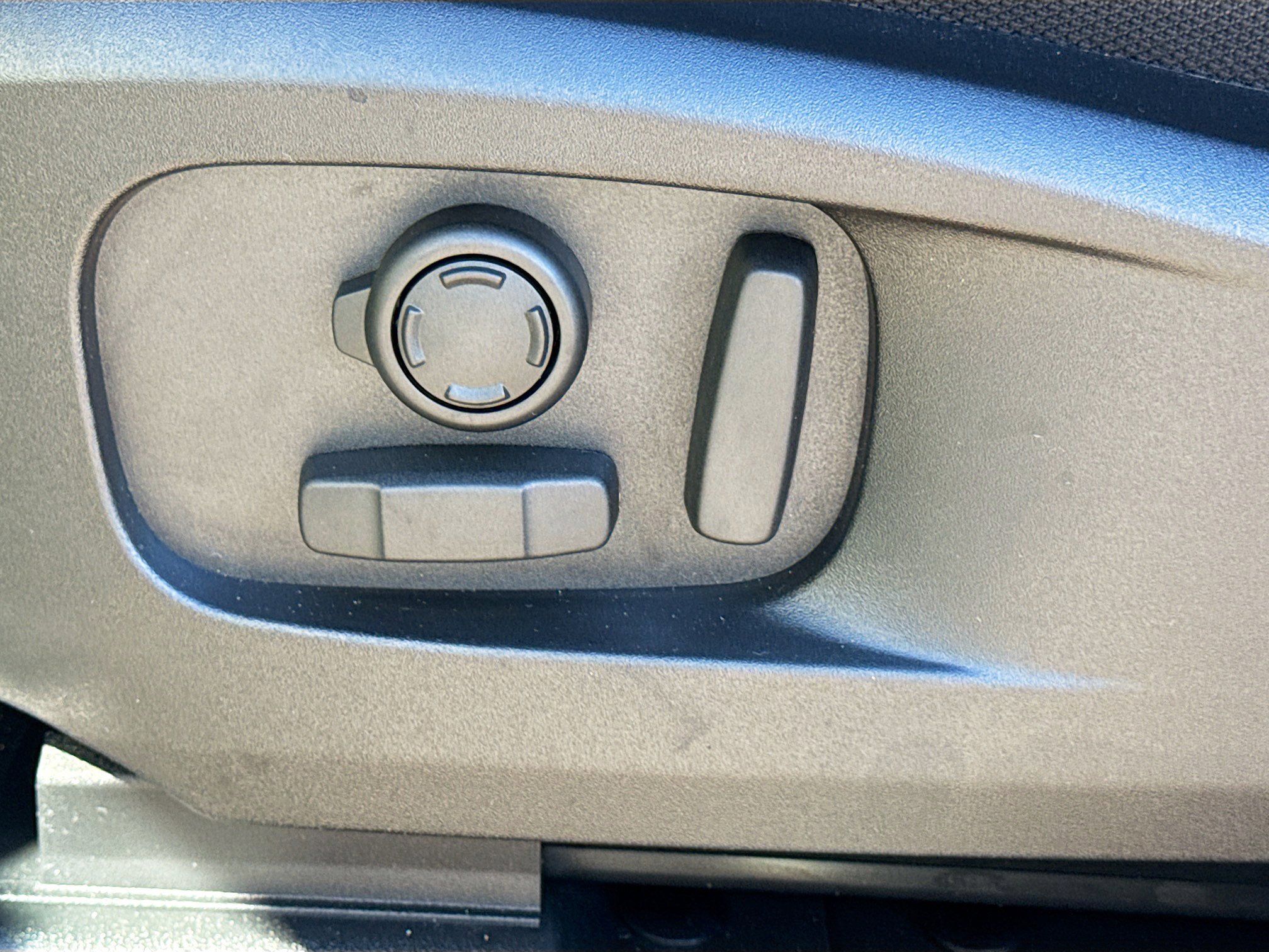 New 2026 Land Rover Defender 110 X image 25