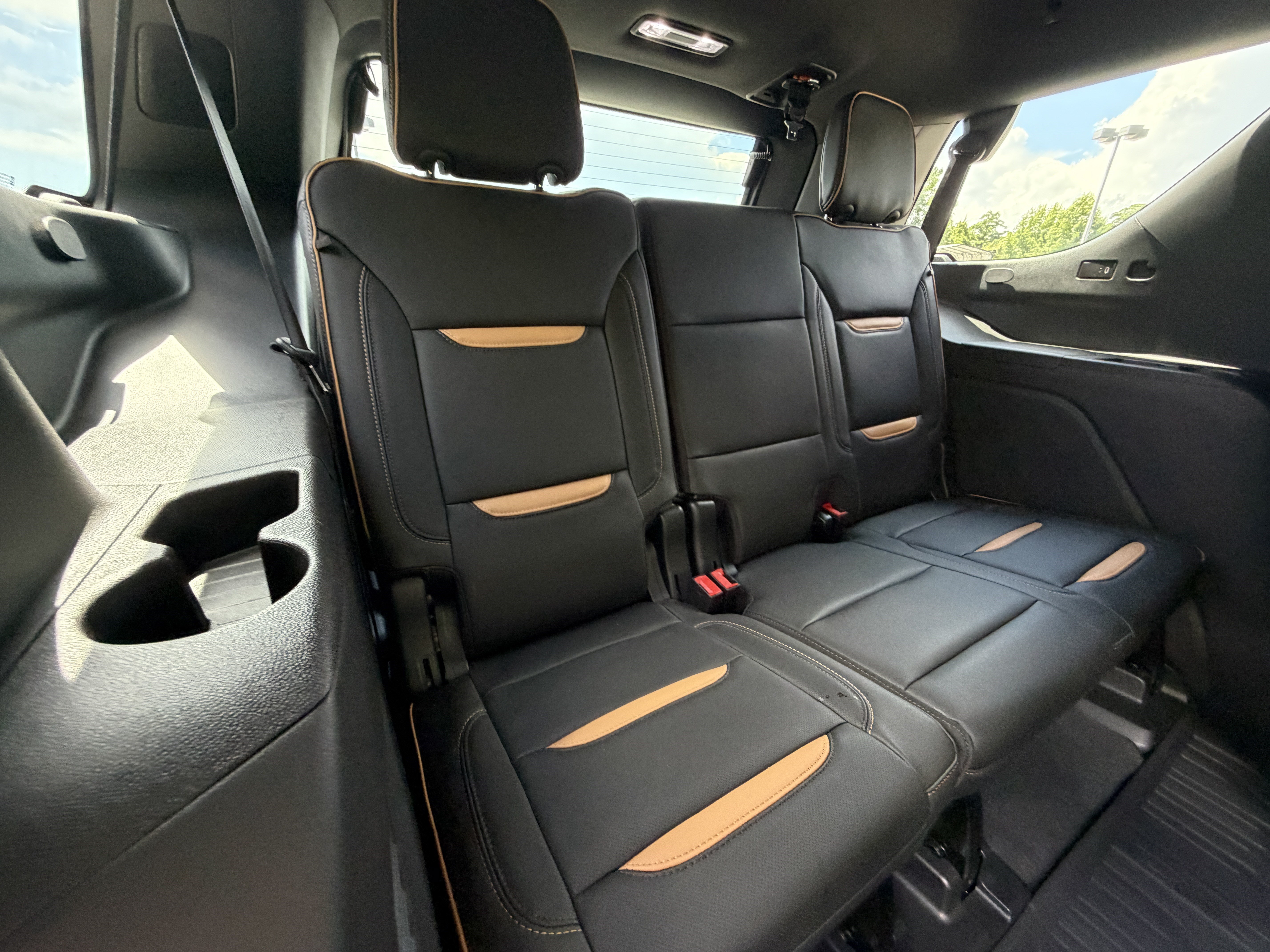 Used 2024 GMC Yukon AT4 w/ AT4 Premium Plus Package AWD/4WD image 20