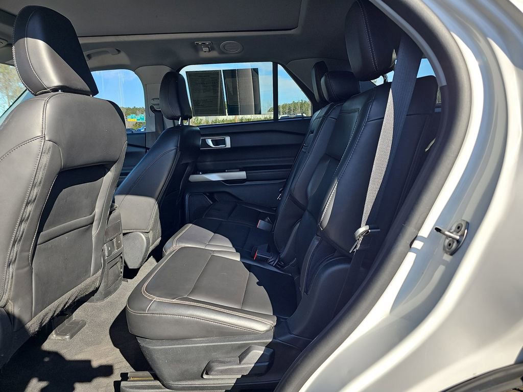 Used 2022 Ford Explorer XLT w/ Equipment Group 202A image 19