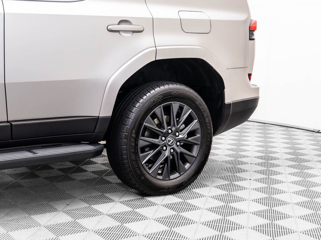 Used 2024 Lexus GX 550 image 31