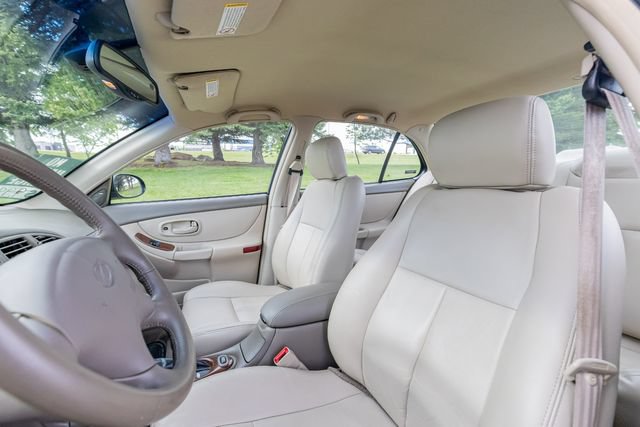 Used 1999 Oldsmobile Intrigue GLS FWD image 11