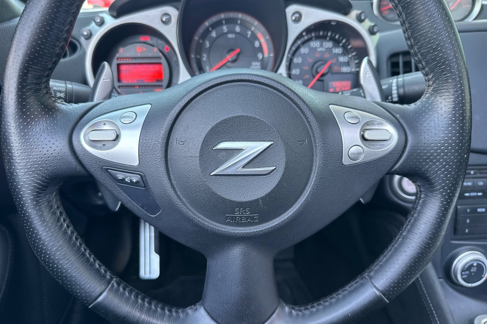 Used 2014 Nissan 370Z Roadster RWD image 11