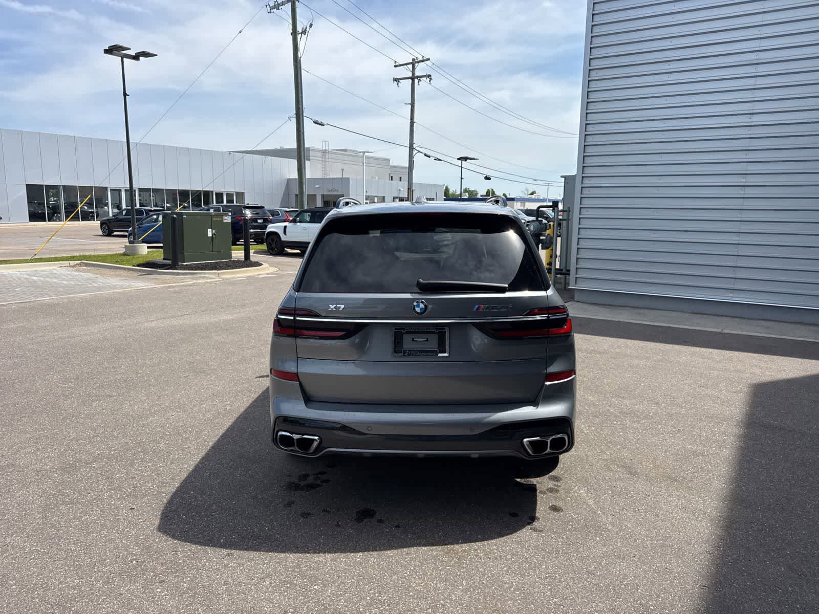 Used 2024 BMW X7 M60i AWD/4WD image 4