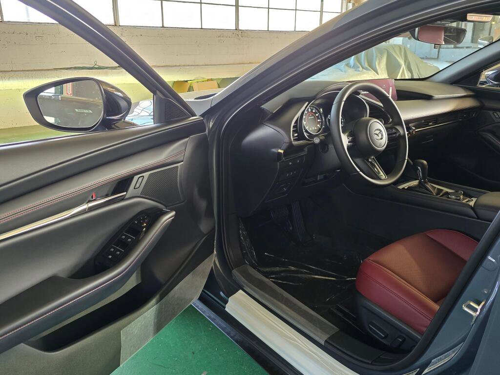 New 2026 MAZDA MAZDA3 Carbon image 20