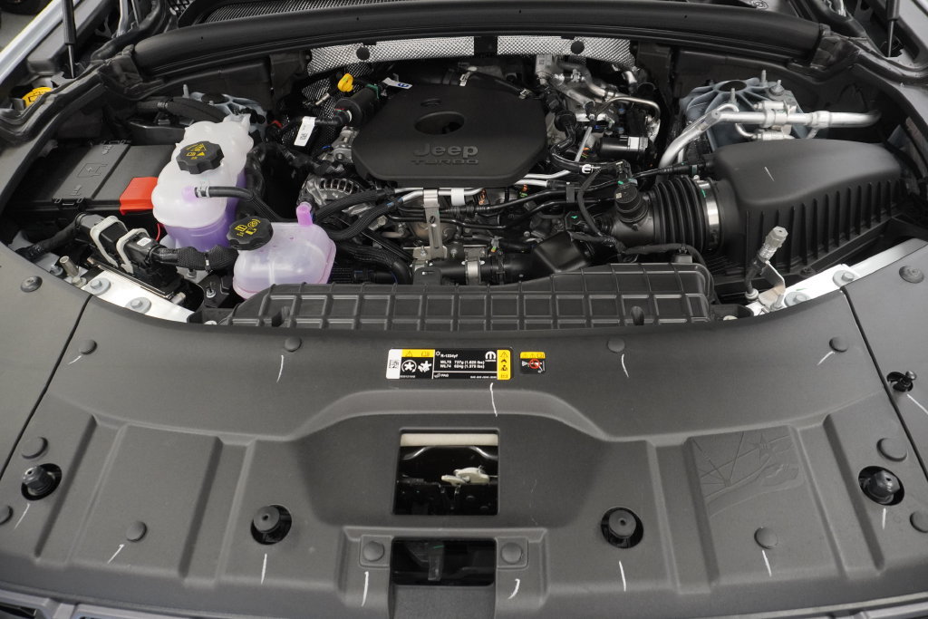 New 2026 Jeep Grand Cherokee Altitude AWD/4WD image 38