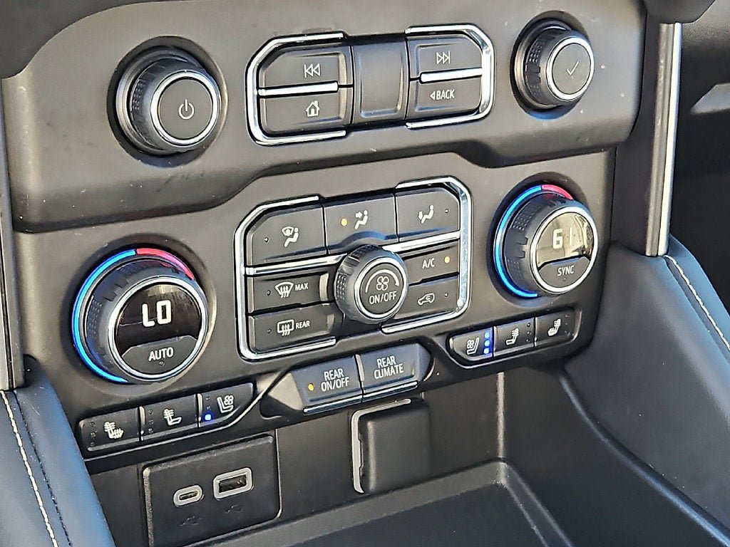 Used 2024 Chevrolet Tahoe Premier AWD/4WD image 16