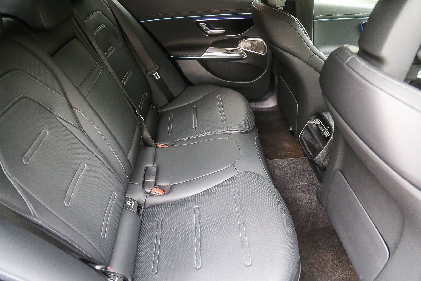 Certified 2025 Mercedes-Benz E 53 AMG e 4MATIC Sedan w/ Driver Assistance Package image 16