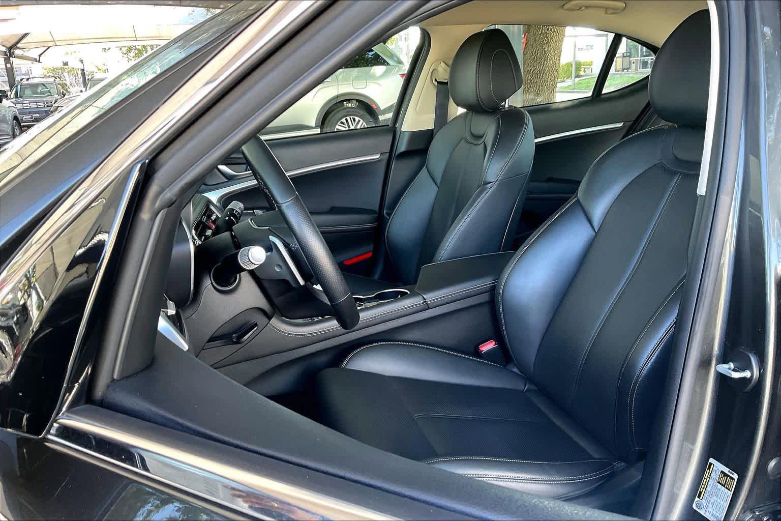 Used 2025 Genesis G70 2.5T RWD image 8