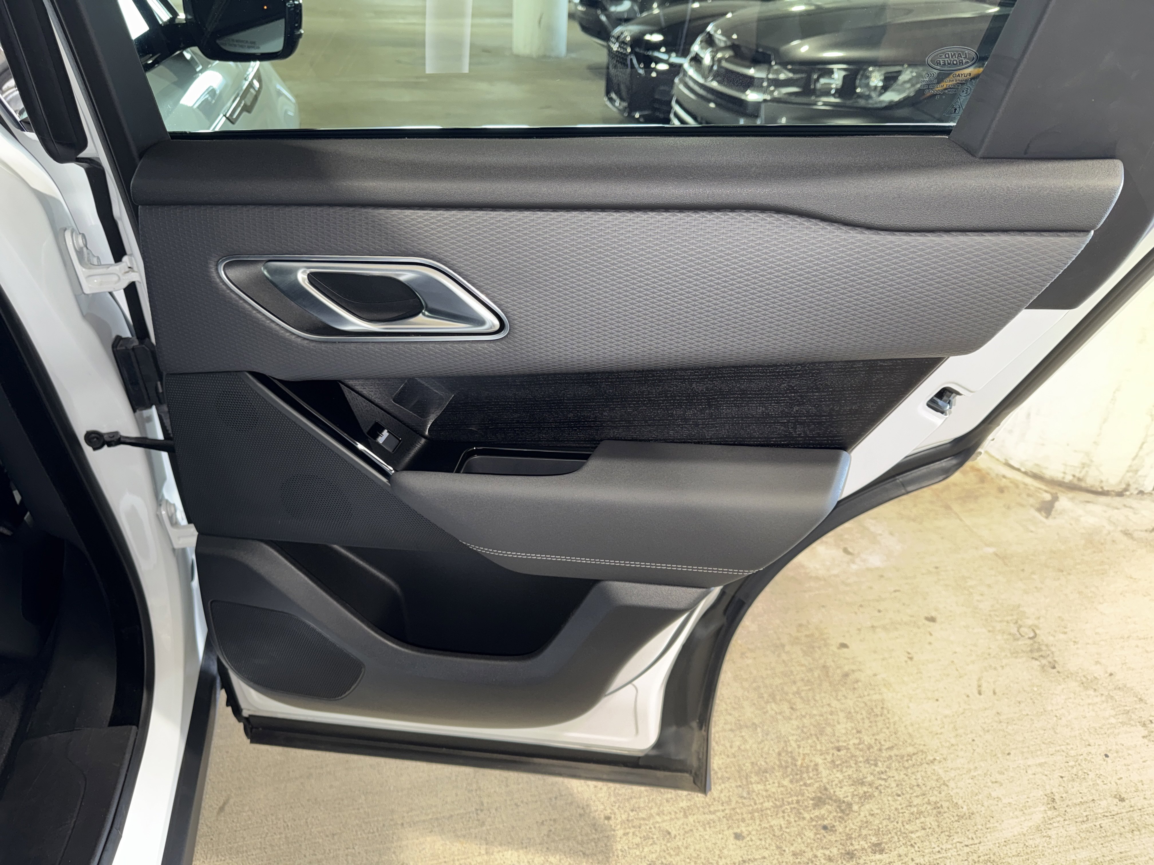 Used 2023 Land Rover Range Rover Velar R-Dynamic S image 11