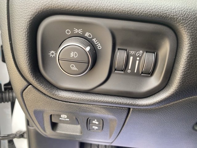 New 2026 RAM 1500 4x4 Crew Cab image 18