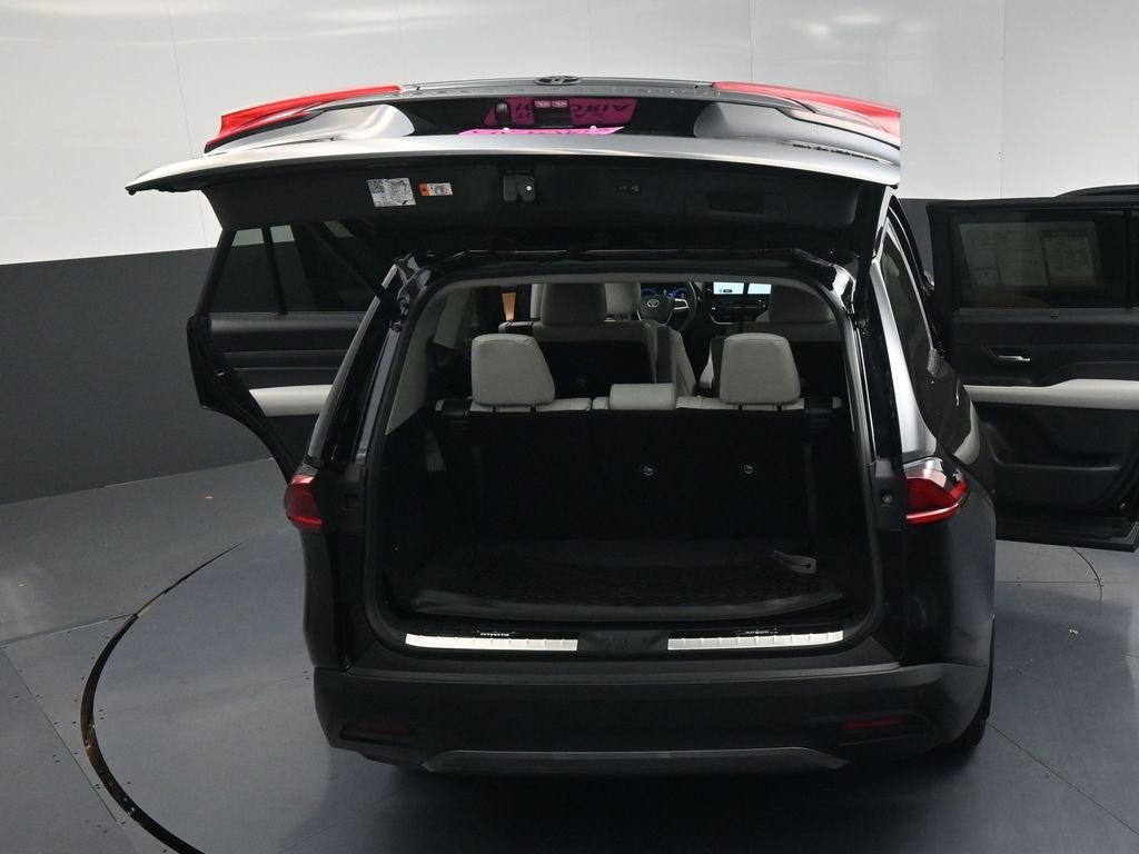 Used 2025 Toyota Grand Highlander AWD image 25