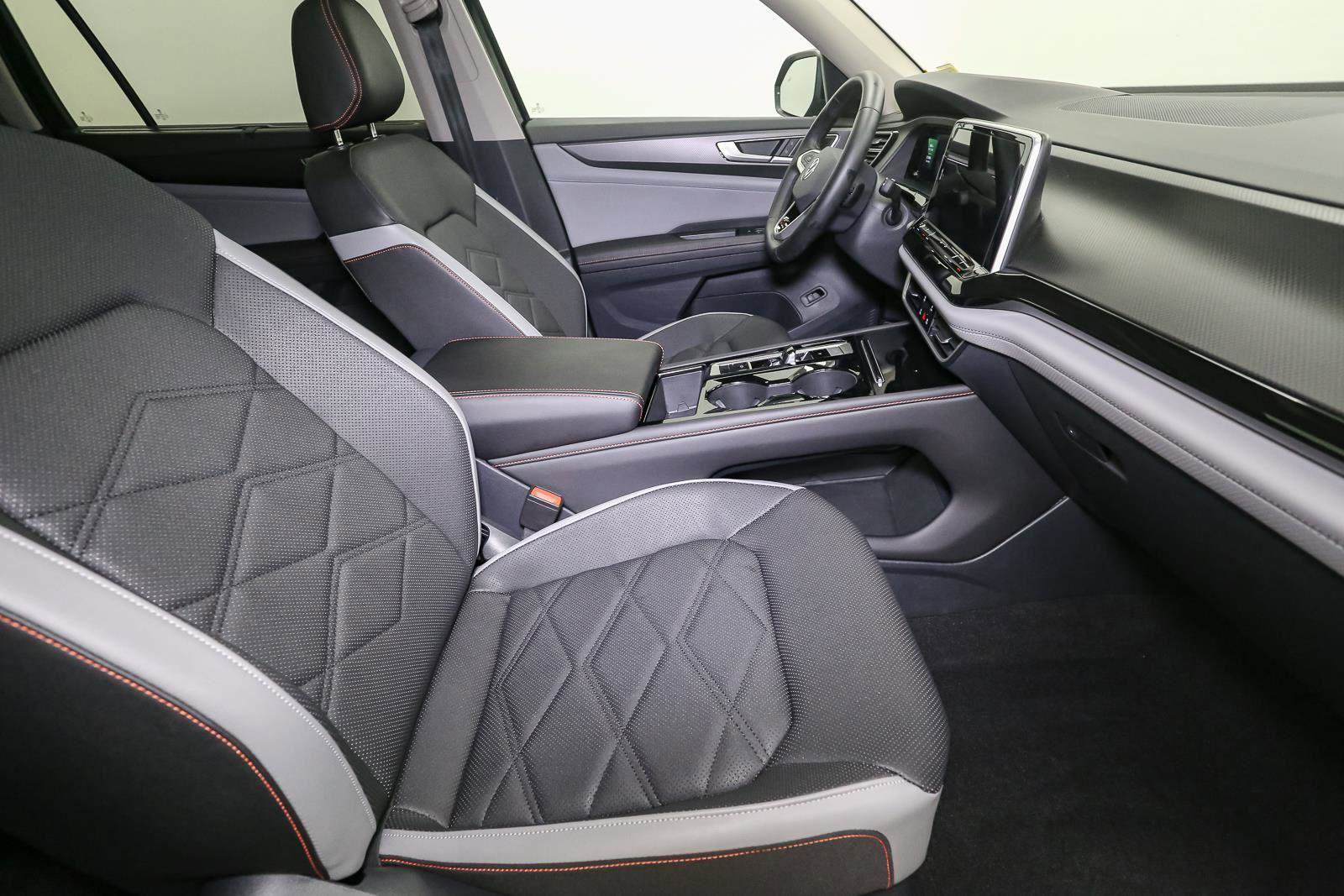 Certified 2025 Volkswagen Atlas Peak Edition SE AWD/4WD image 21