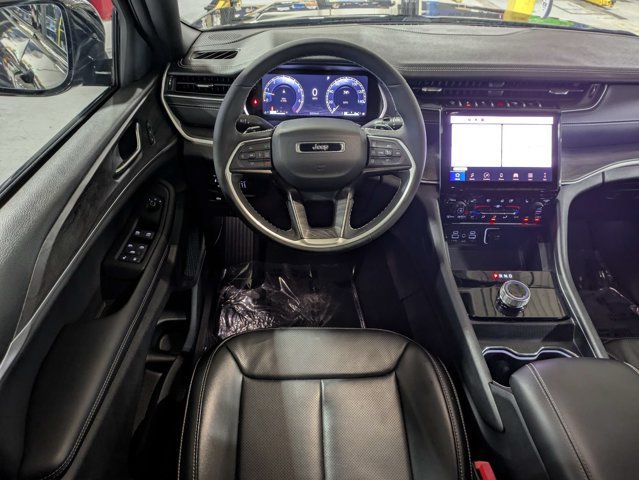 Certified 2025 Jeep Grand Cherokee L Limited w/ Luxury Tech Group II RWD image 17
