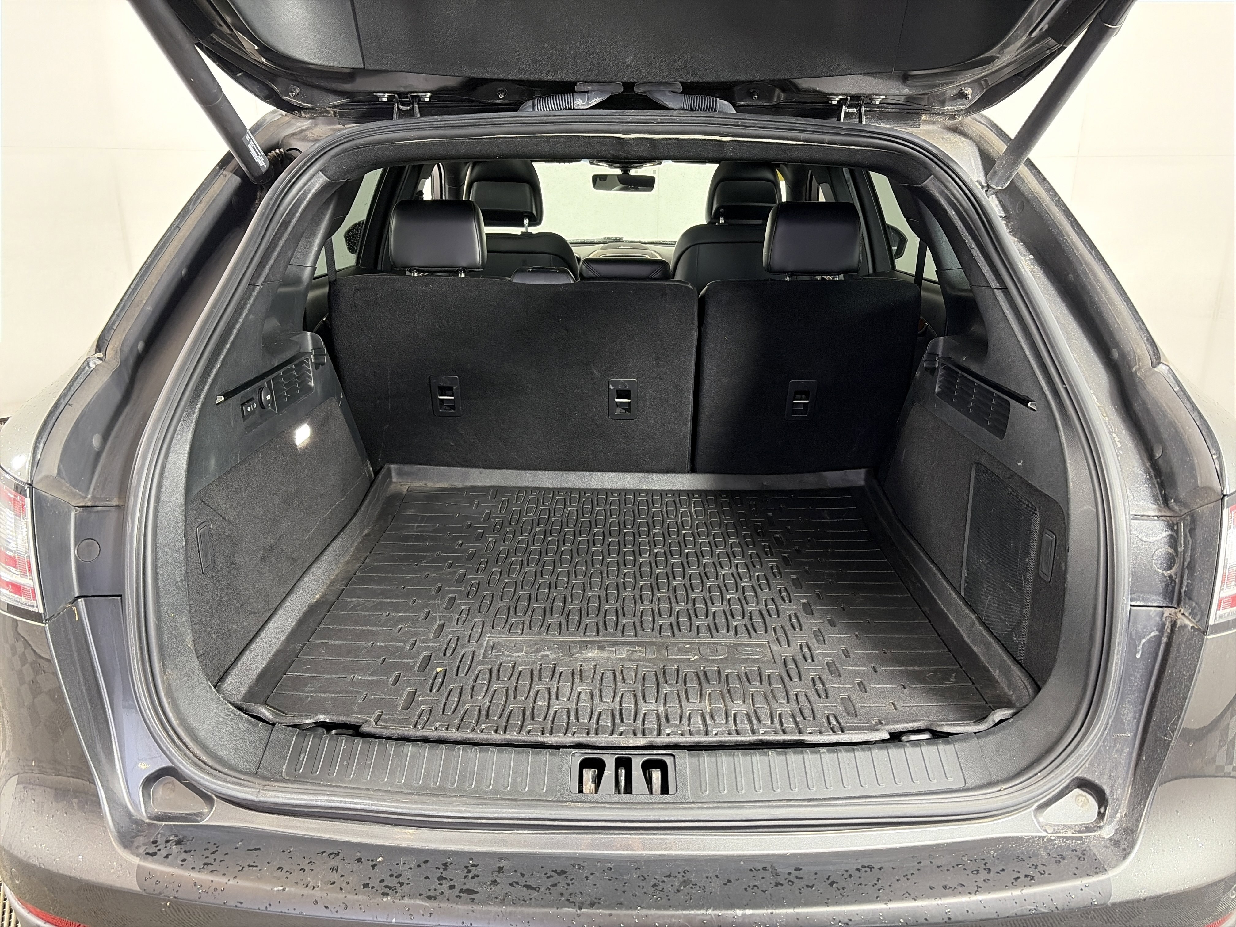 Used 2019 Lincoln Nautilus Reserve image 14