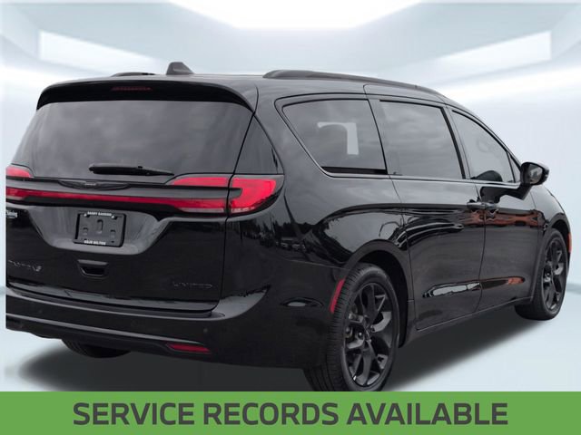Used 2025 Chrysler Pacifica Limited image 5