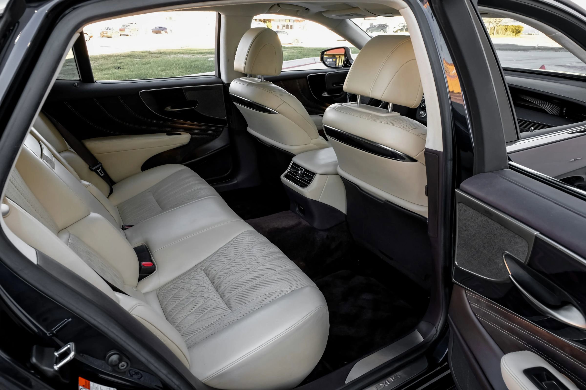 Used 2019 Lexus LS 500 w/ Interior Upgrade Package image 36