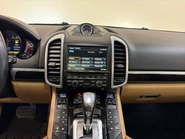 Used 2016 Porsche Cayenne w/ Premium Package image 19