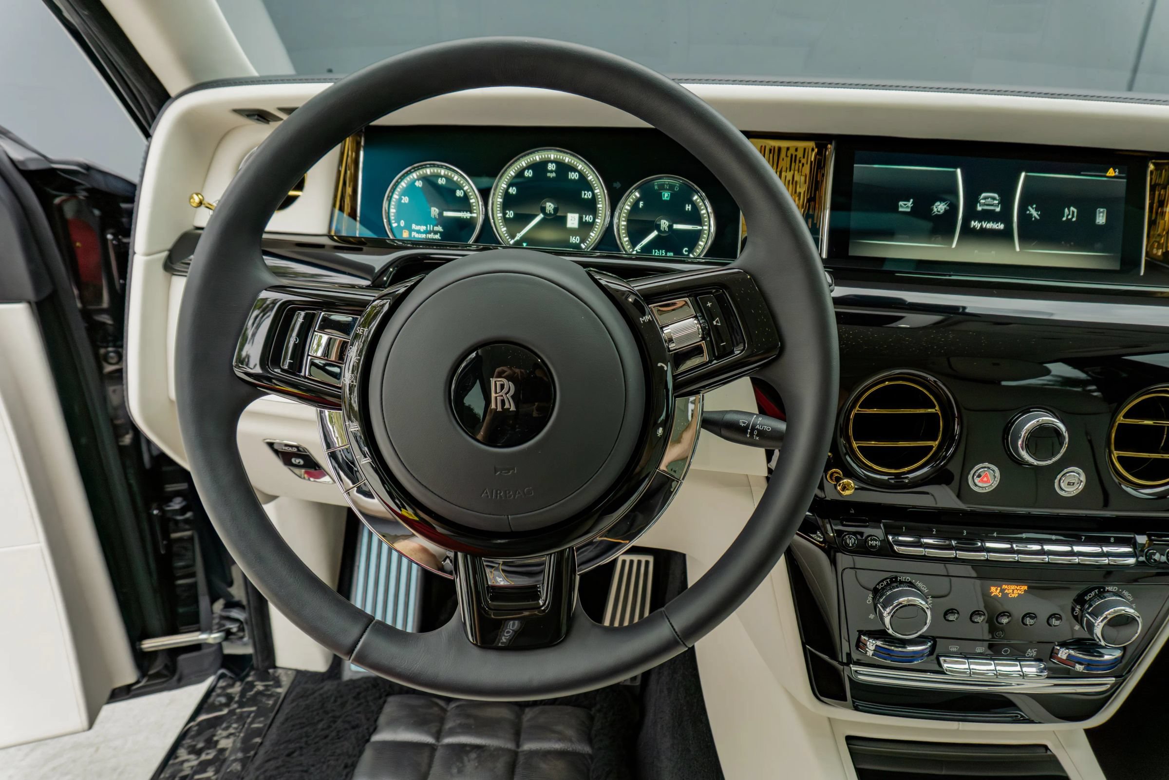 Used 2024 Rolls-Royce Phantom Sedan RWD image 90
