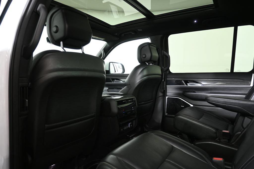 Used 2022 Jeep Wagoneer Series III w/ Premium Group I AWD/4WD image 33