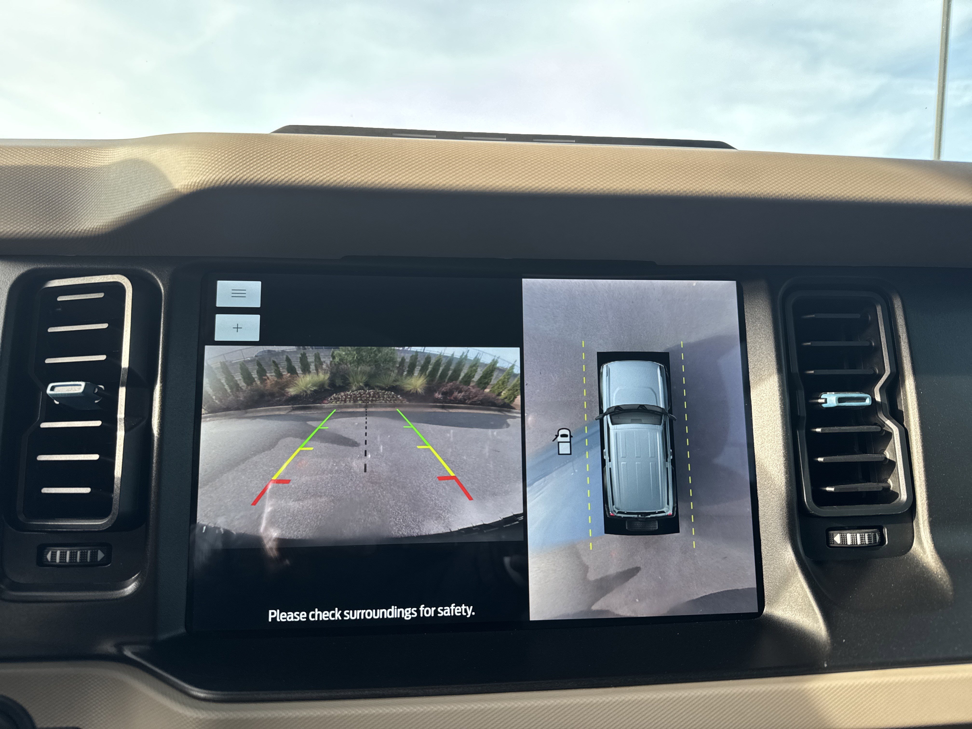 Used 2023 Ford Bronco Wildtrak image 24