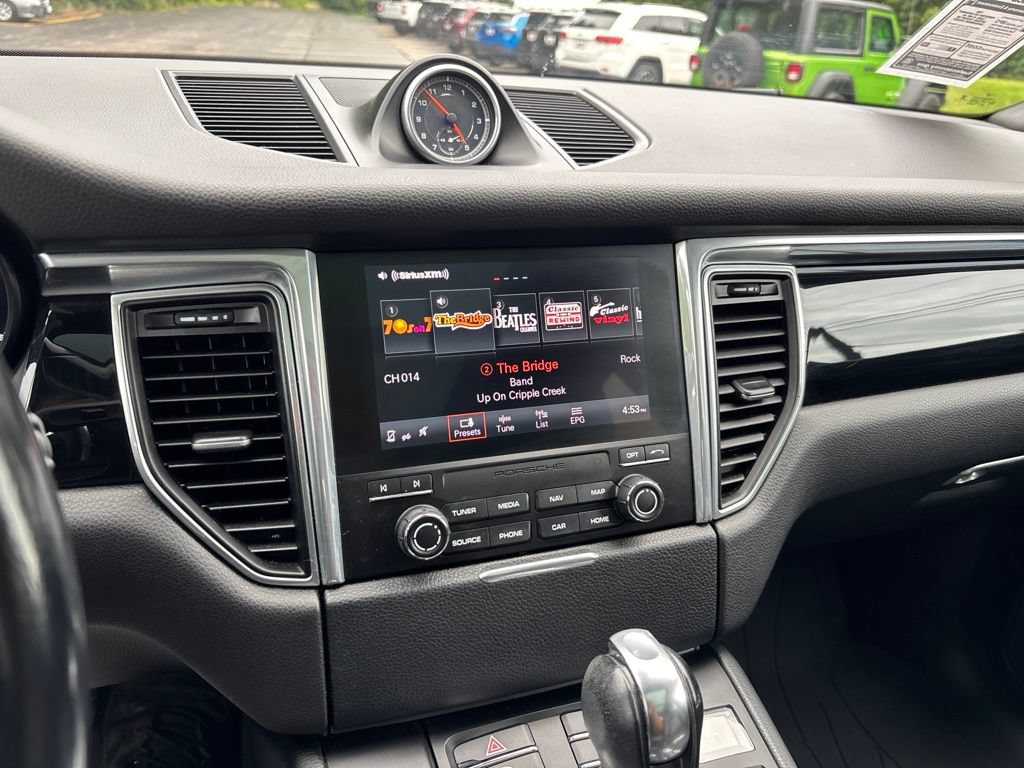 Used 2017 Porsche Macan AWD/4WD image 30