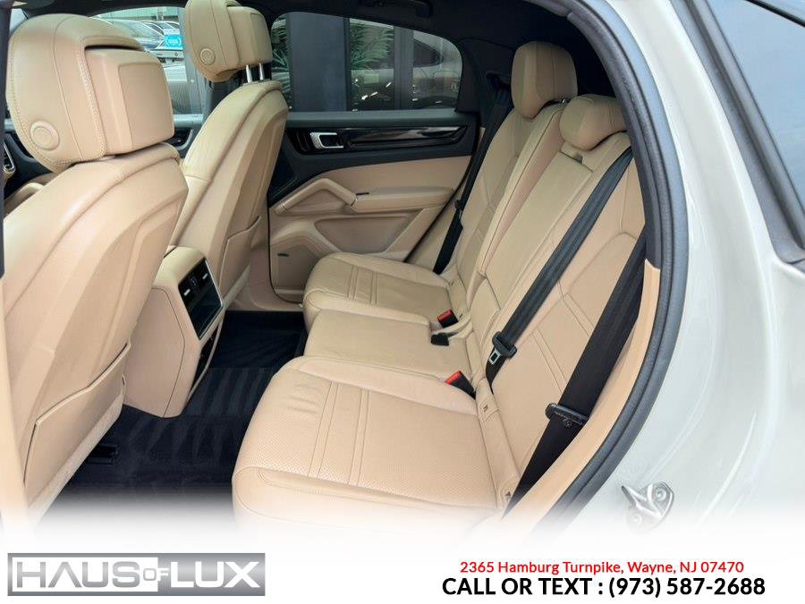 Used 2021 Porsche Cayenne Coupe AWD/4WD image 16
