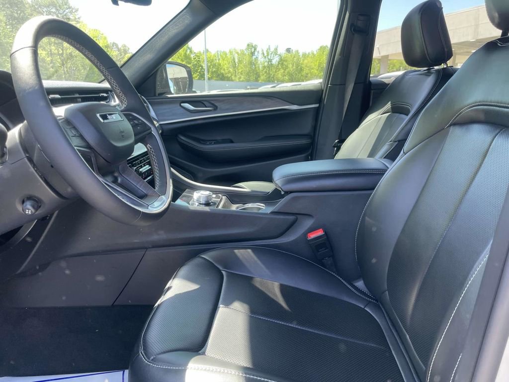 Certified 2025 Jeep Grand Cherokee Limited w/ Luxury Tech Group II image 26