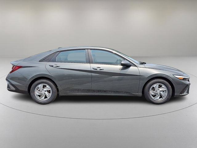 New 2026 Hyundai Elantra SE FWD image 8