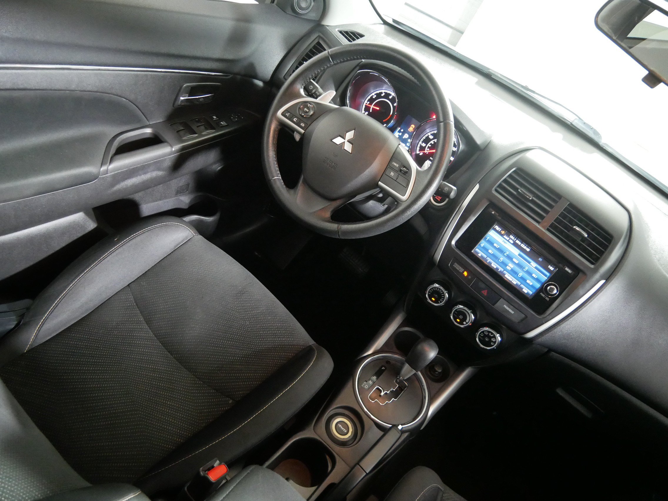 Used 2014 Mitsubishi Outlander Sport SE AWD/4WD image 9