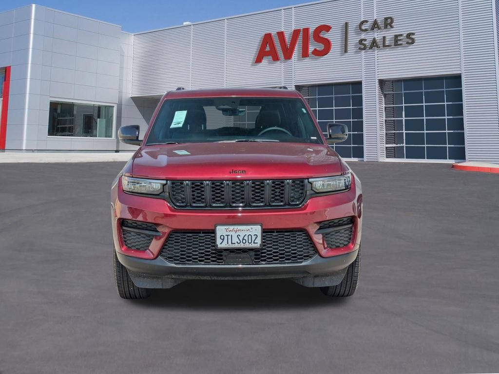 Used 2025 Jeep Grand Cherokee Altitude AWD/4WD image 2