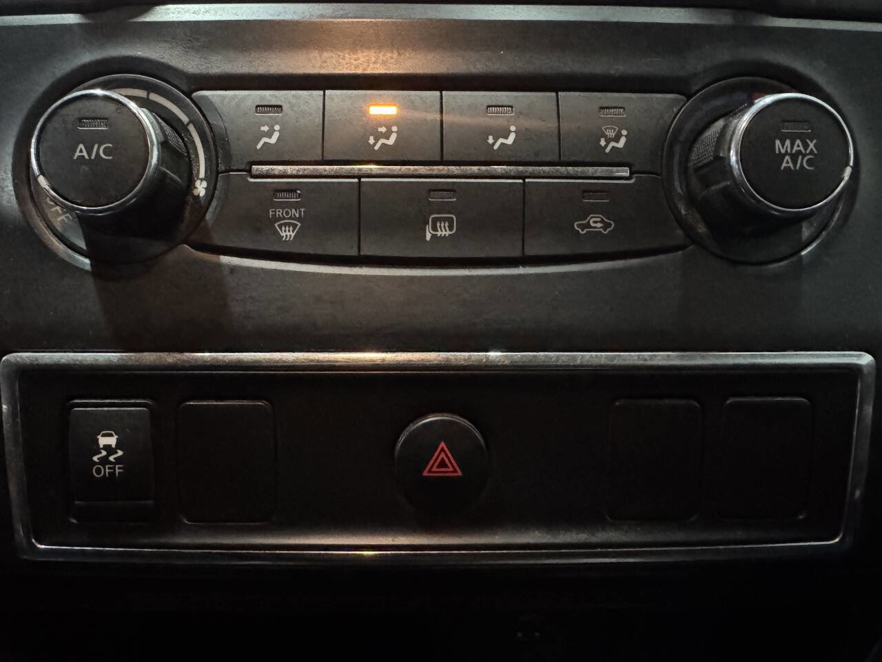 Used 2018 Nissan Titan SV AWD/4WD image 22