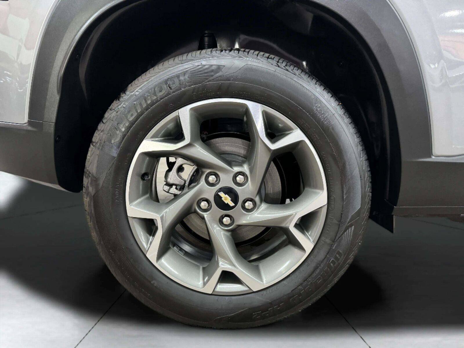 Used 2025 Chevrolet Trax LT w/ Sunroof Package FWD image 64