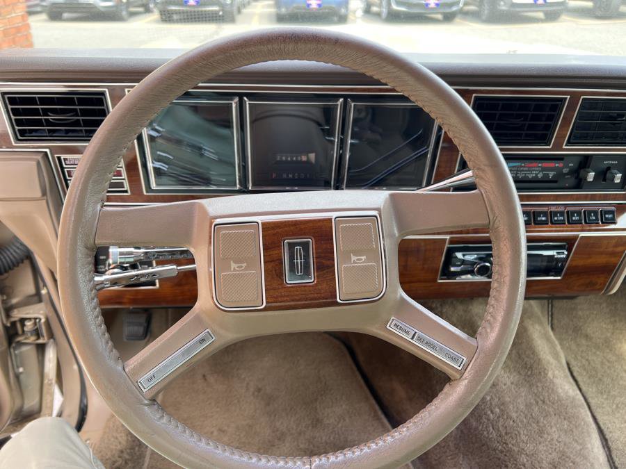 Used 1989 Lincoln Town Car Signature RWD image 24