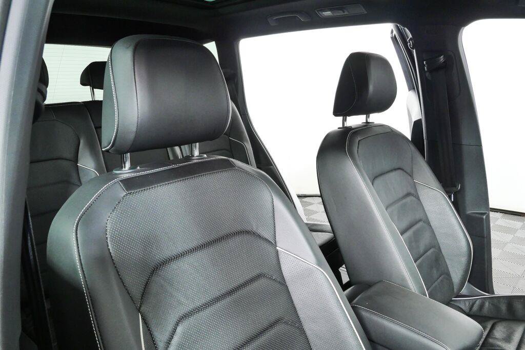Used 2024 Volkswagen Tiguan SEL R-Line AWD/4WD image 24