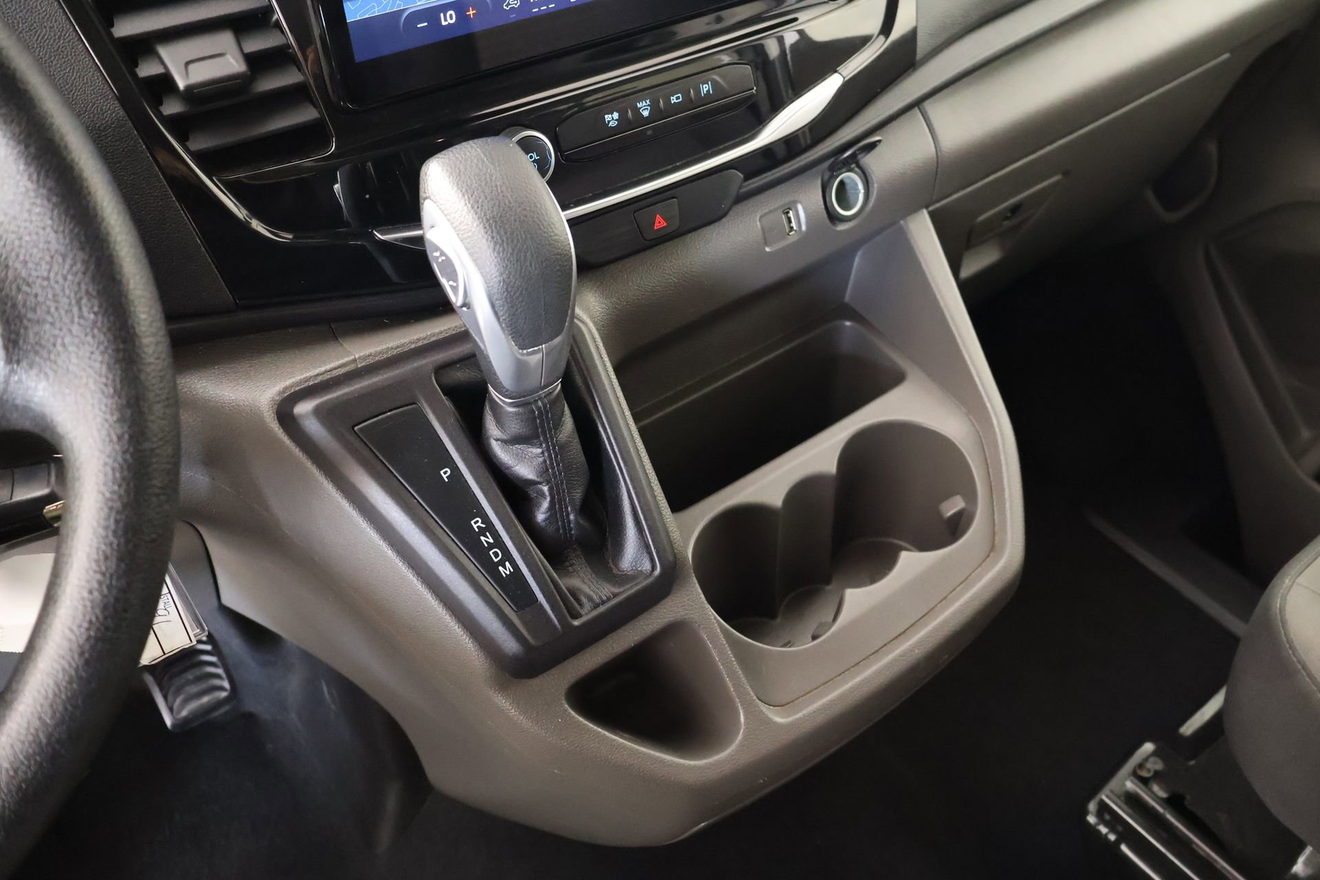 Used 2023 Ford Transit 350 XLT image 8