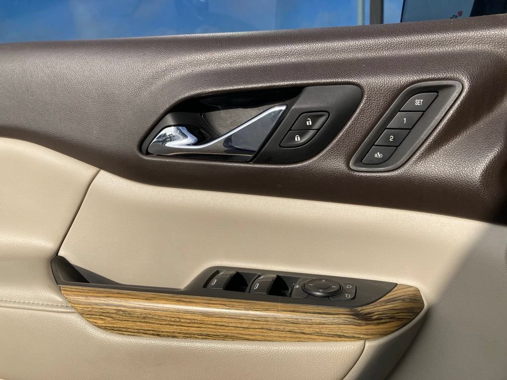 Used 2018 GMC Acadia Denali w/ Technology Package FWD image 15