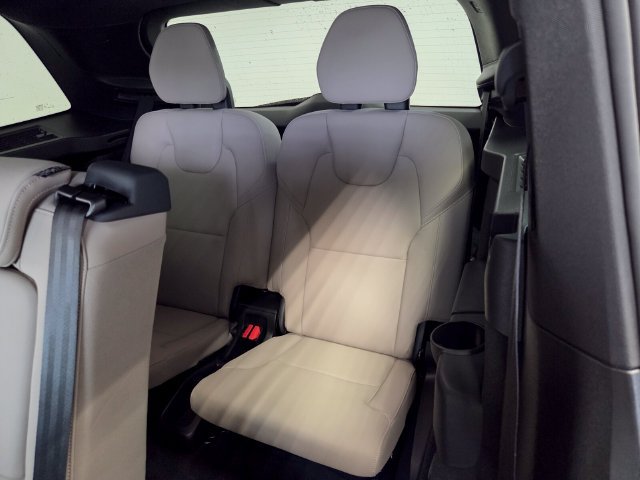 New 2026 Volvo XC90 T8 Plus w/ Protection Package Premier AWD/4WD image 12