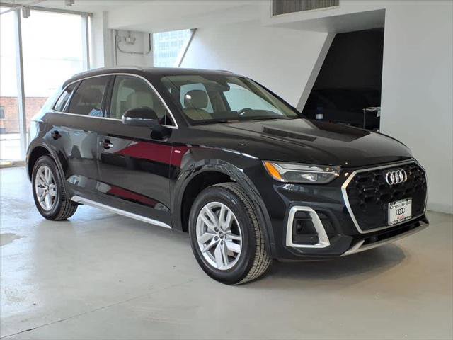 Used 2023 Audi Q5 2.0T Premium w/ Convenience Package image 3