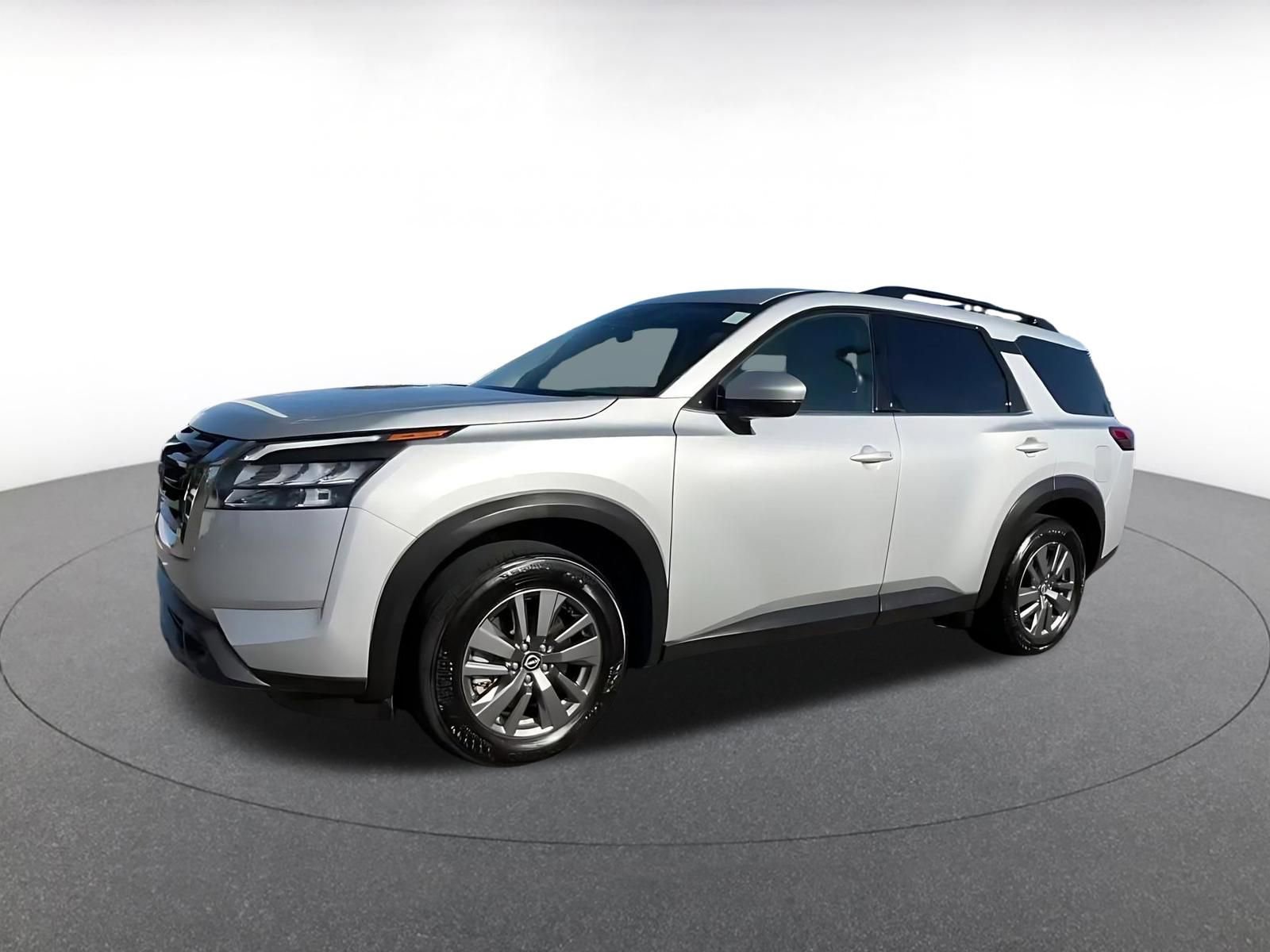 Used 2025 Nissan Pathfinder SV image 8