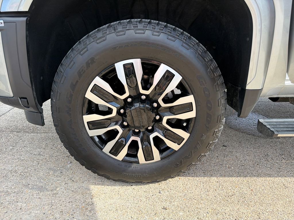 Certified 2025 GMC Sierra 2500 Denali Ultimate AWD/4WD image 28