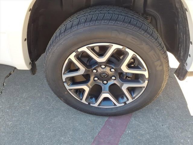 Used 2025 RAM 1500 Laramie AWD/4WD image 21