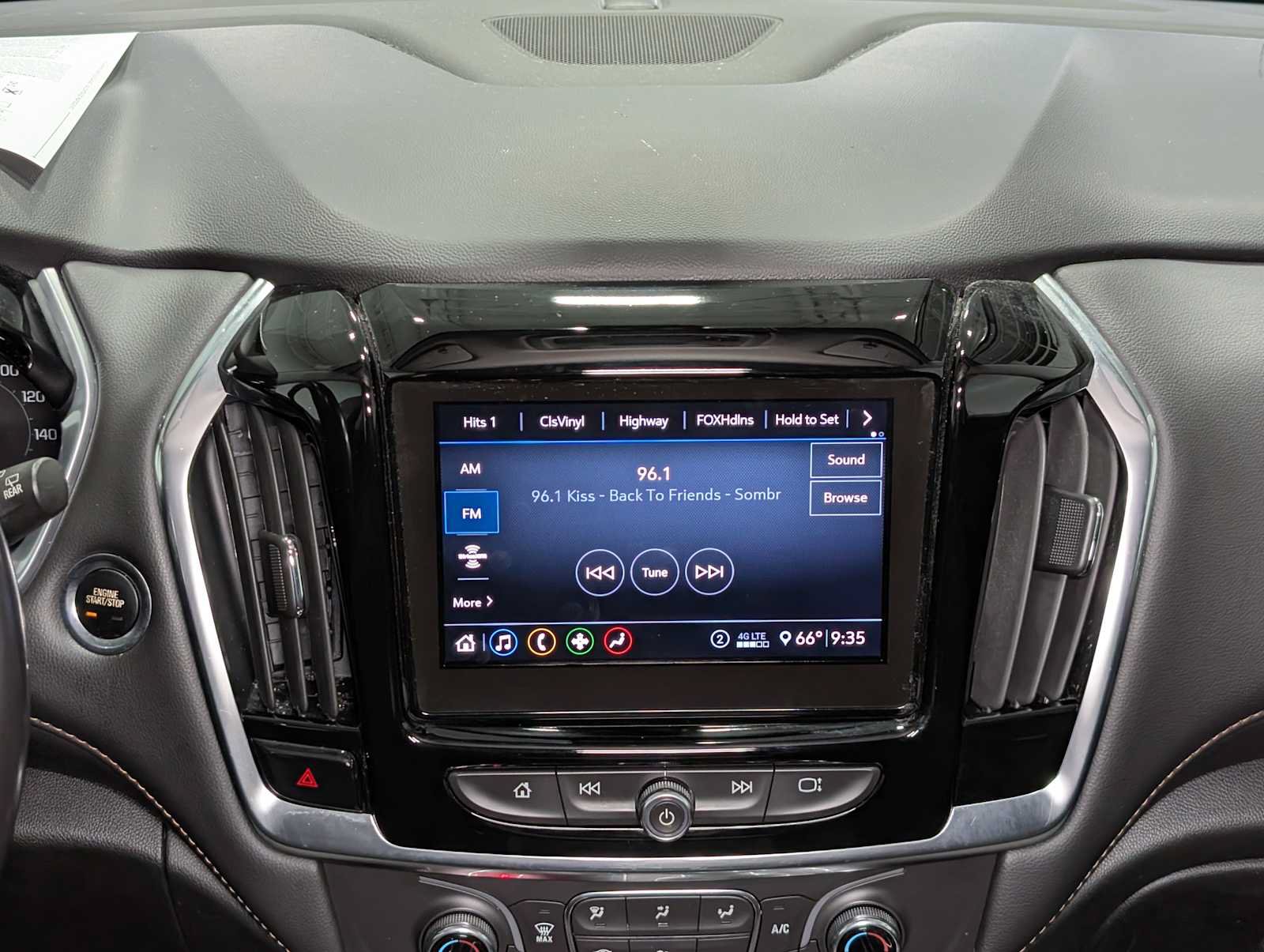 Used 2021 Chevrolet Traverse LT AWD/4WD image 18