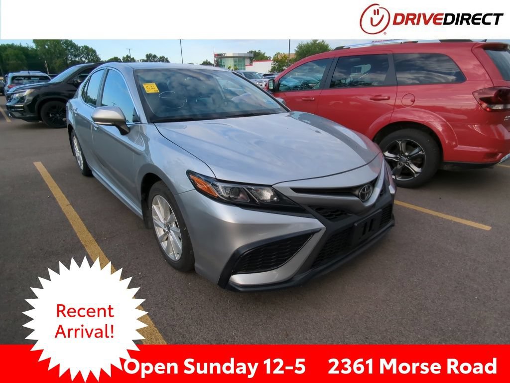 Used 2024 Toyota Camry SE FWD image 1