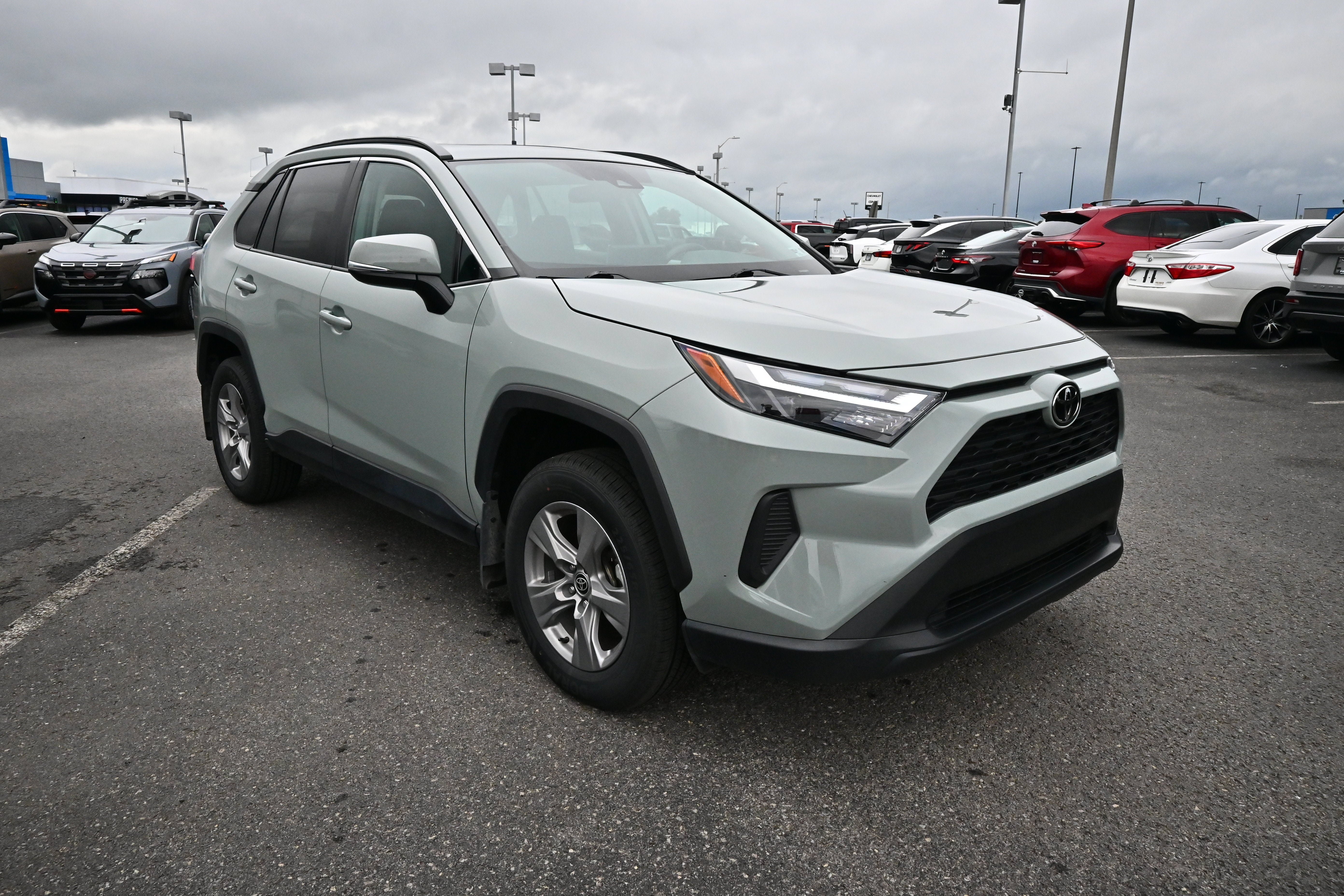 Used 2022 Toyota RAV4 XLE w/ Convenience Package AWD/4WD image 2