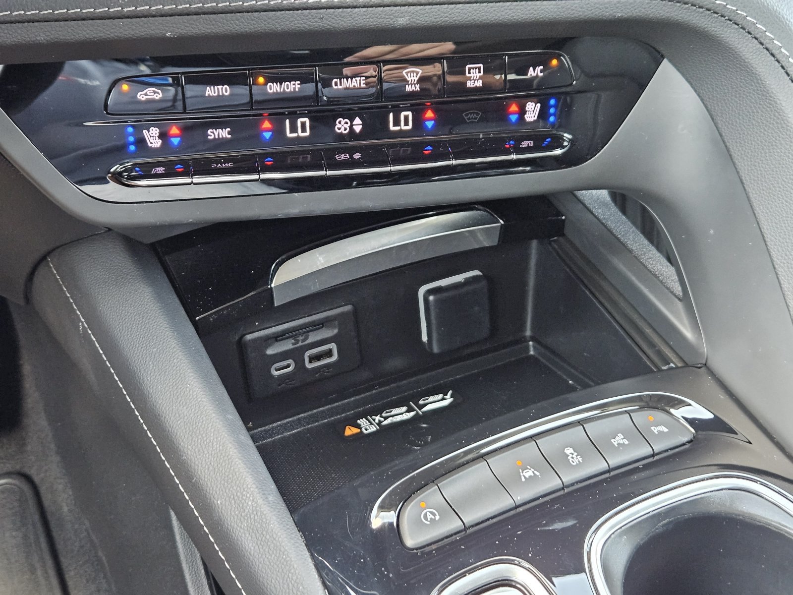 Used 2023 Buick Envision Avenir FWD image 23