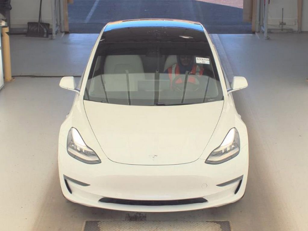 Used 2020 Tesla Model 3 Standard Range RWD image 2