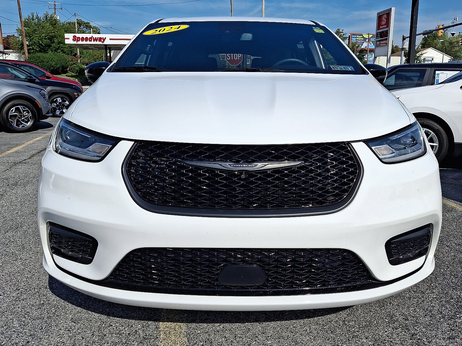 Used 2024 Chrysler Pacifica Limited FWD image 7